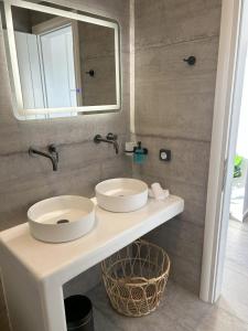 Ванная комната в SOPHILIA SUITES
