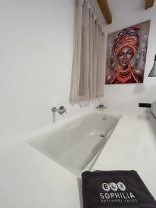 Ванная комната в SOPHILIA SUITES