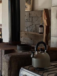 a tea kettle on a stove in a kitchen at Casa La Boticaria in La Cumbrecita