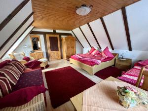 Posezení v ubytování Ferienwohnung Zum Heuschober
