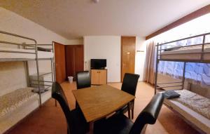 a room with a dining table and bunk beds at Monteurzimmer - Karlsbad in Karlsbad