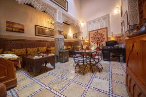 a living room with a couch and a table at Riad Le Petit Patrimoine De Fés in Fès