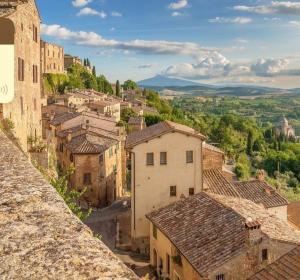 an aerial view of a town with buildings at Appartamento centro storico La Pulcianella con vista in Montepulciano