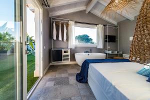 CapoBlu Hotel客房内的一张或多张床位