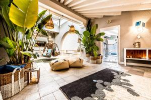 CapoBlu Hotel的休息区