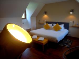 Ein Bett oder Betten in einem Zimmer der Unterkunft chambres et gites d'étretat