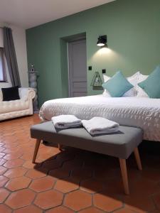 Ein Bett oder Betten in einem Zimmer der Unterkunft chambres et gites d'étretat
