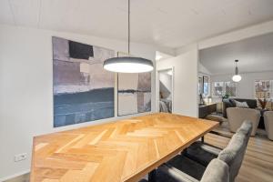 Una cocina o zona de cocina en Best Possible Location-Laugavegur Luxury Loft