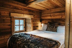A bed or beds in a room at Chalet Cime Bianche