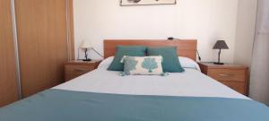 Posteľ alebo postele v izbe v ubytovaní Tabarca - Chalet con jardín y piscina comunitaria