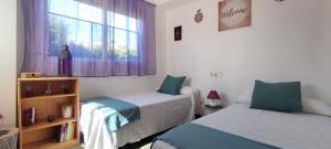 Posteľ alebo postele v izbe v ubytovaní Tabarca - Chalet con jardín y piscina comunitaria