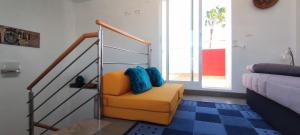 Posteľ alebo postele v izbe v ubytovaní Tabarca - Chalet con jardín y piscina comunitaria
