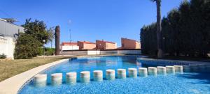 Bazén v ubytovaní Tabarca - Chalet con jardín y piscina comunitaria alebo v jeho blízkosti