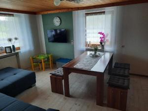 TV a/nebo společenská místnost v ubytování Ferienwohnung Koller