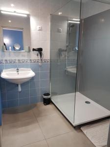 Ein Badezimmer in der Unterkunft chambres et gites d'étretat