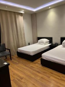 Кровать или кровати в номере Cairo plaza guest house