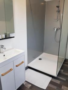 Ein Badezimmer in der Unterkunft chambres et gites d'étretat