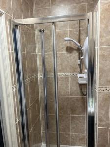 een douche met een glazen deur in de badkamer bij Most Easterly in Pakefield