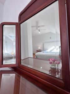 a room with a window with a bed in it at Alianza del Castillo in Ponferrada