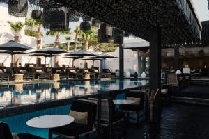 A piscina localizada em Myconian O, a Member of Design Hotels ou nos arredores