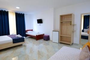 Postel nebo postele na pokoji v ubytování Hotel Vathi
