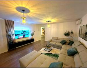 Posedenie v ubytovaní Holiday Home Chester with Heated Pool