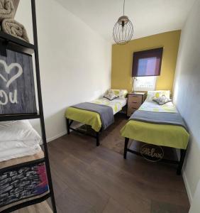 Posteľ alebo postele v izbe v ubytovaní Holiday Home Chester with Heated Pool