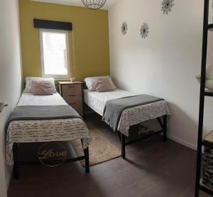 Posteľ alebo postele v izbe v ubytovaní Holiday Home Chester with Heated Pool