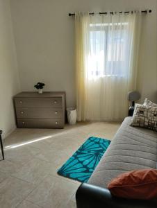 een slaapkamer met een bed, een dressoir en een raam bij Inessa's flat in Pieta