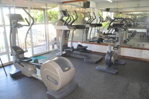 Fitness centrum a/nebo fitness zařízení v ubytování HOTEL SENATE JUJA