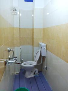 a bathroom with a toilet and a sink at Goroomgo Sahoo Palace Puri Near Sea Beach in Puri