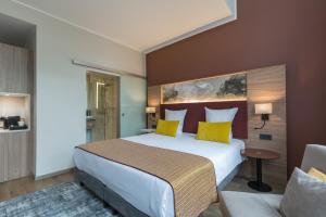 Una cama o camas en una habitación de Leonardo Hotel Antwerpen