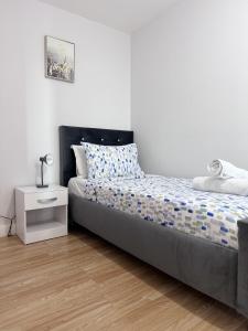 a bedroom with a bed and a white night stand at Luxe Heights Nest in Birmingham