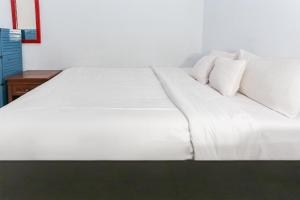 Krevet ili kreveti u jedinici u objektu SPOT ON 93515 Pulo Gebang Guest House