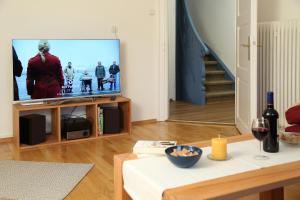 TV a/nebo společenská místnost v ubytování Ferienhaus Murmel