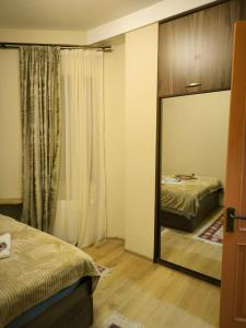 Llit o llits en una habitació de Tbilisi Central Apartment 12 fotos més