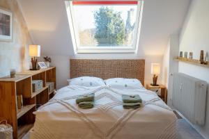 a bedroom with a large bed with two towels on it at Naturpause Ferienwohnung in Schmallenberg