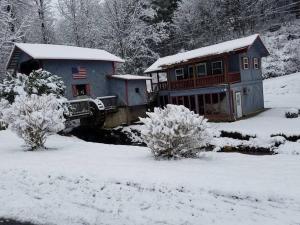 Billede fra billedgalleriet på Waterwheel Cabin by the Creek i Murphy