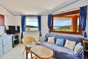 Μια τηλεόραση ή/και κέντρο ψυχαγωγίας στο A/C, sea view, 400 from the beach