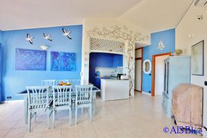 Η κουζίνα ή μικρή κουζίνα στο A/C, sea view, 400 from the beach