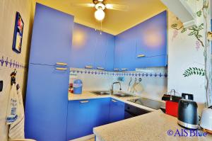 Η κουζίνα ή μικρή κουζίνα στο A/C, sea view, 400 from the beach