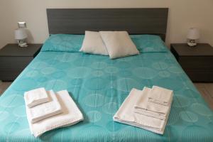 A bed or beds in a room at M.G Home a un passo da tutto