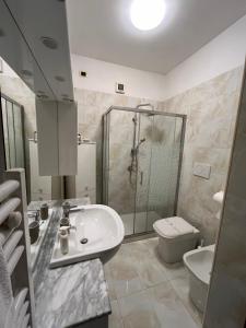 a bathroom with a shower and a sink and a toilet at IL PARCO 2 in Rome