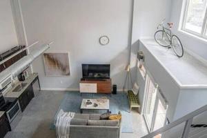 Köök või kööginurk majutusasutuses CozySuites TWO Stylish Apts, Monument Circle, Indy