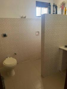 Vonios kambarys apgyvendinimo įstaigoje Casa de praia em Muriú
