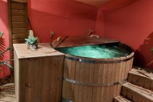 Spa dan/atau kemudahan kesihatan lain di Le Patio Moonlove : ambiance Zen SPA et Sauna