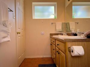 Bagno di 3BR 2.5BTH House. Spacious, Modern, set up for Comfort.
