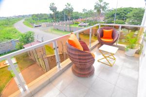 a balcony with two chairs and a view of a street at Visibly elegant in Kisumu