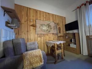a living room with a couch and a table at Apartamenty pod Wiciokrzewem in Supraśl