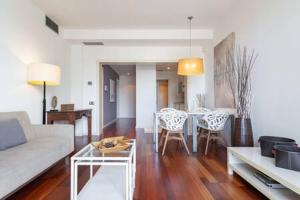 Posezení v ubytování Wonderful 2-bd apart with balcony Plaza Cataluña